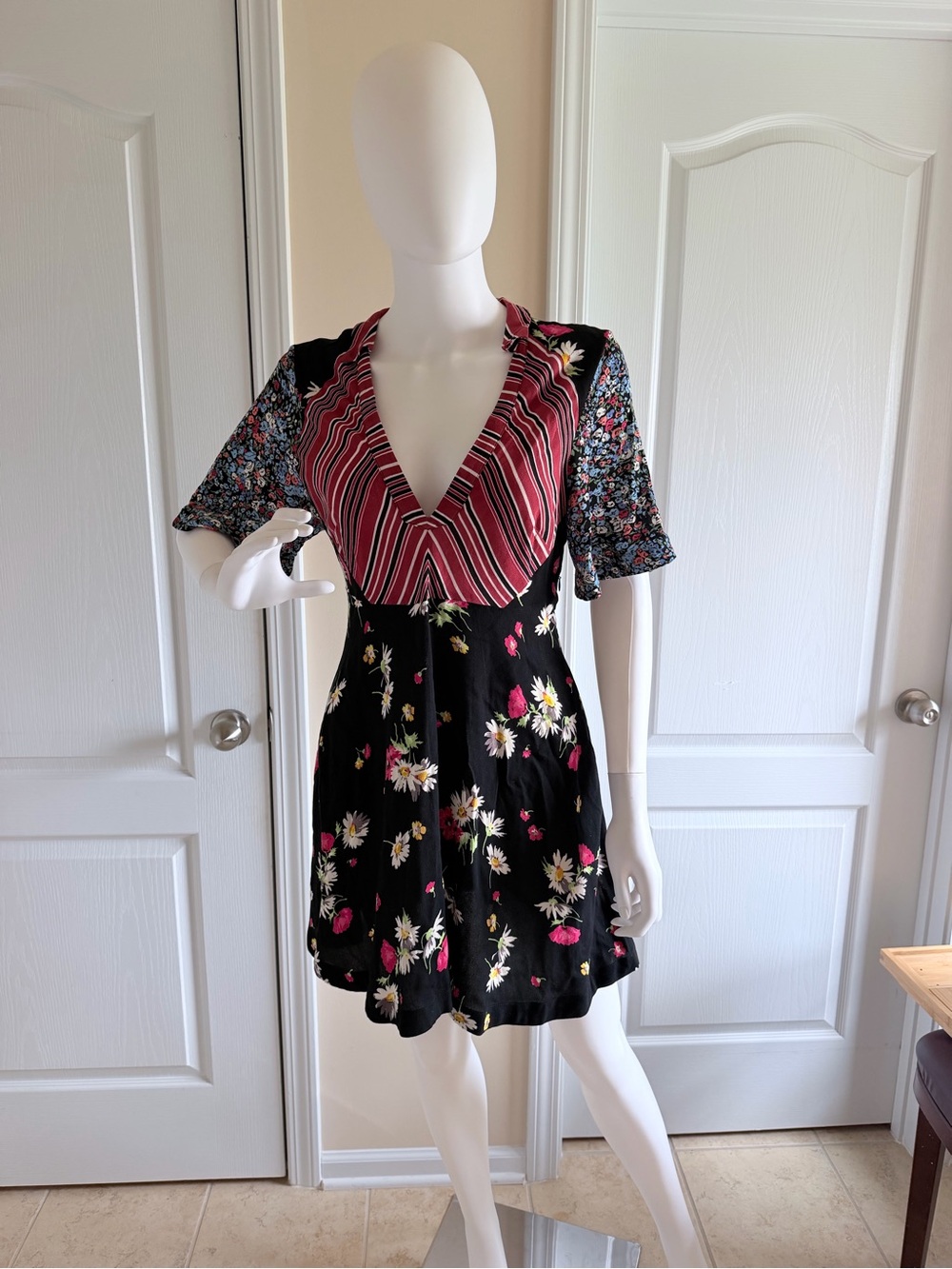 Free People Black Floral Mixed-Print V-Neck Mini Dress w/Pockets Size 0